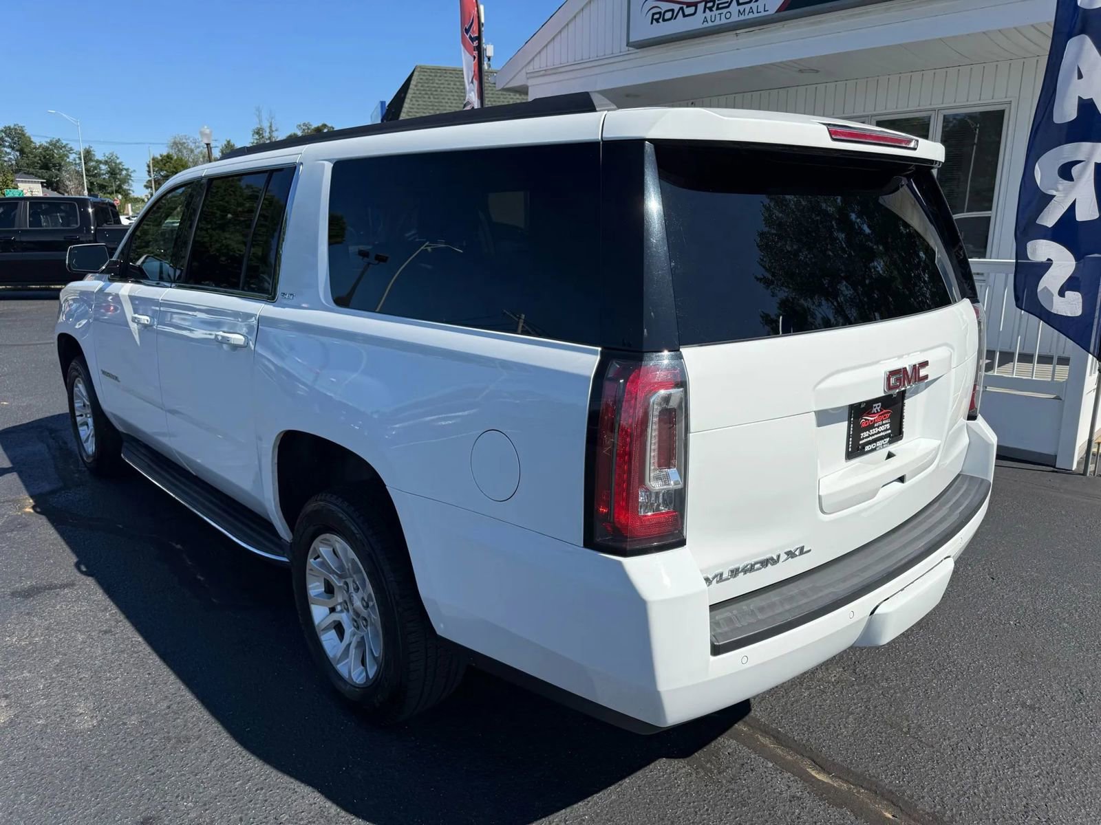 Used 2019 GMC Yukon XL SLT image 9