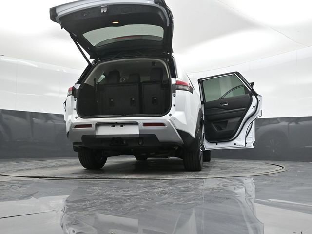 Used 2025 Nissan Pathfinder Platinum image 51