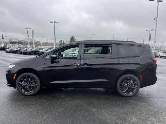 New 2026 Chrysler Pacifica Limited w/ S Appearance Package AWD/4WD image 5