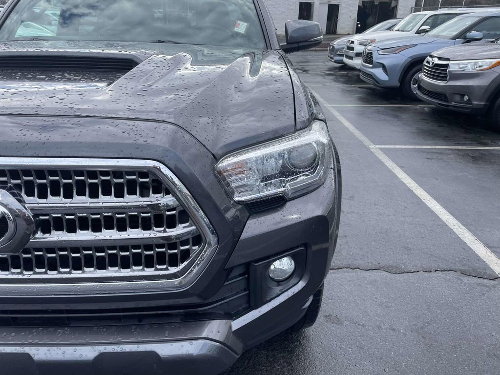 Used 2016 Toyota Tacoma TRD Sport image 13