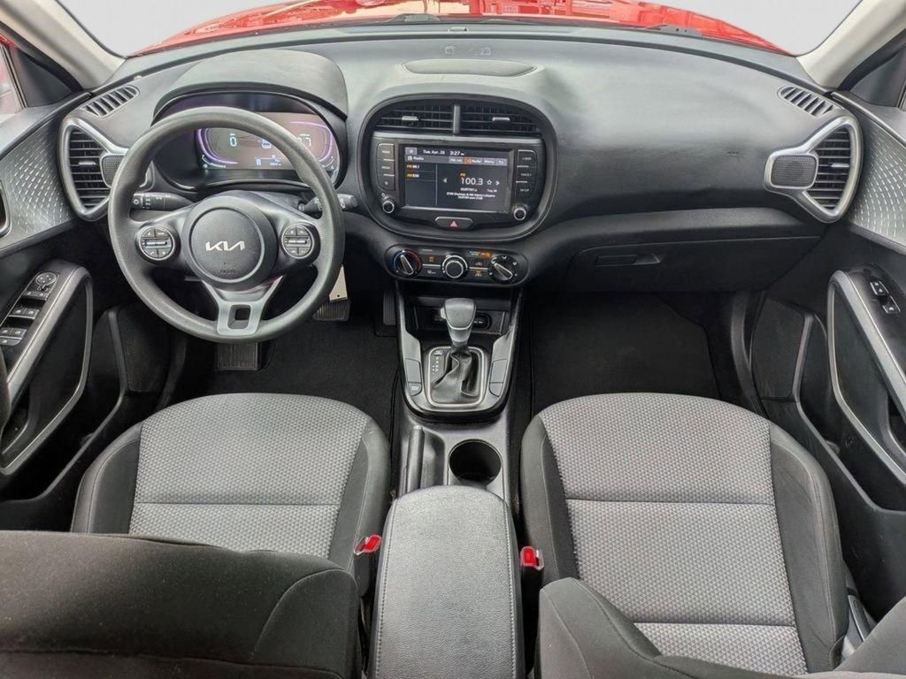 Used 2023 Kia Soul LX w/ LX Technology Package FWD image 19