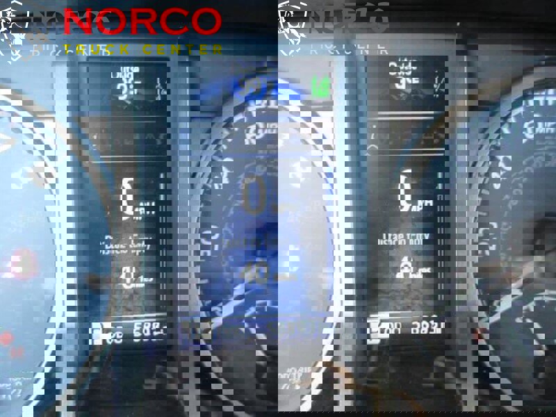 Used 2018 Toyota Tacoma TRD Sport w/ Technology Package image 9