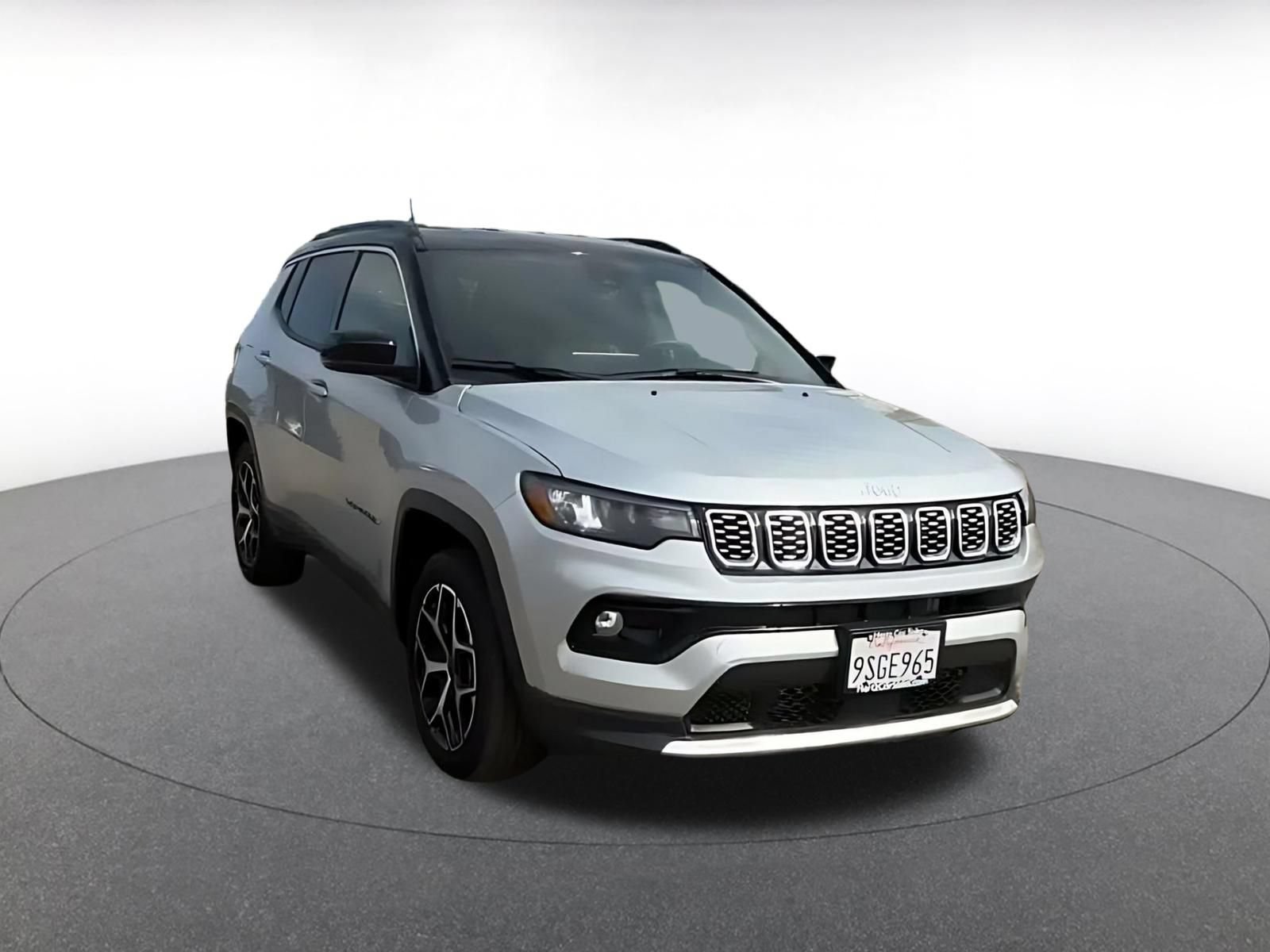 Used 2025 Jeep Compass Limited AWD/4WD image 3