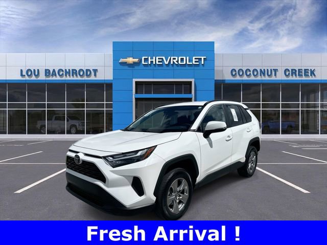 Used 2023 Toyota RAV4 XLE image 4