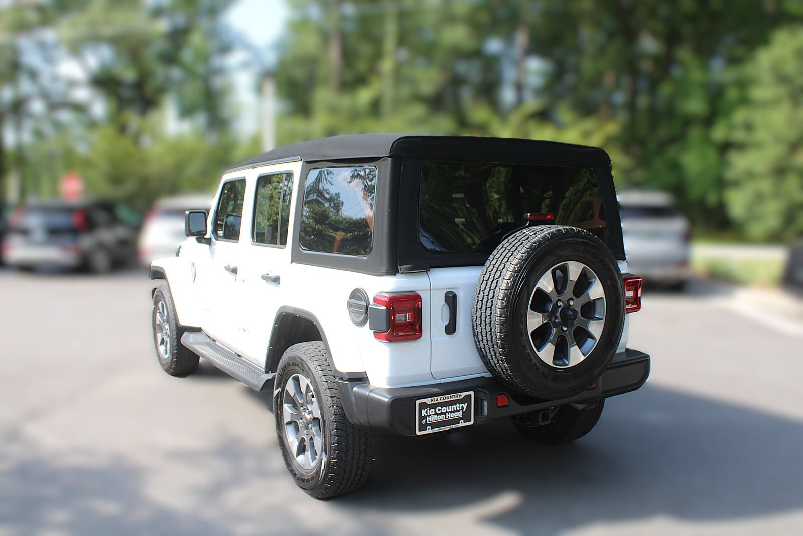 Used 2023 Jeep Wrangler Unlimited Sahara w/ LED Lighting Group AWD/4WD image 7