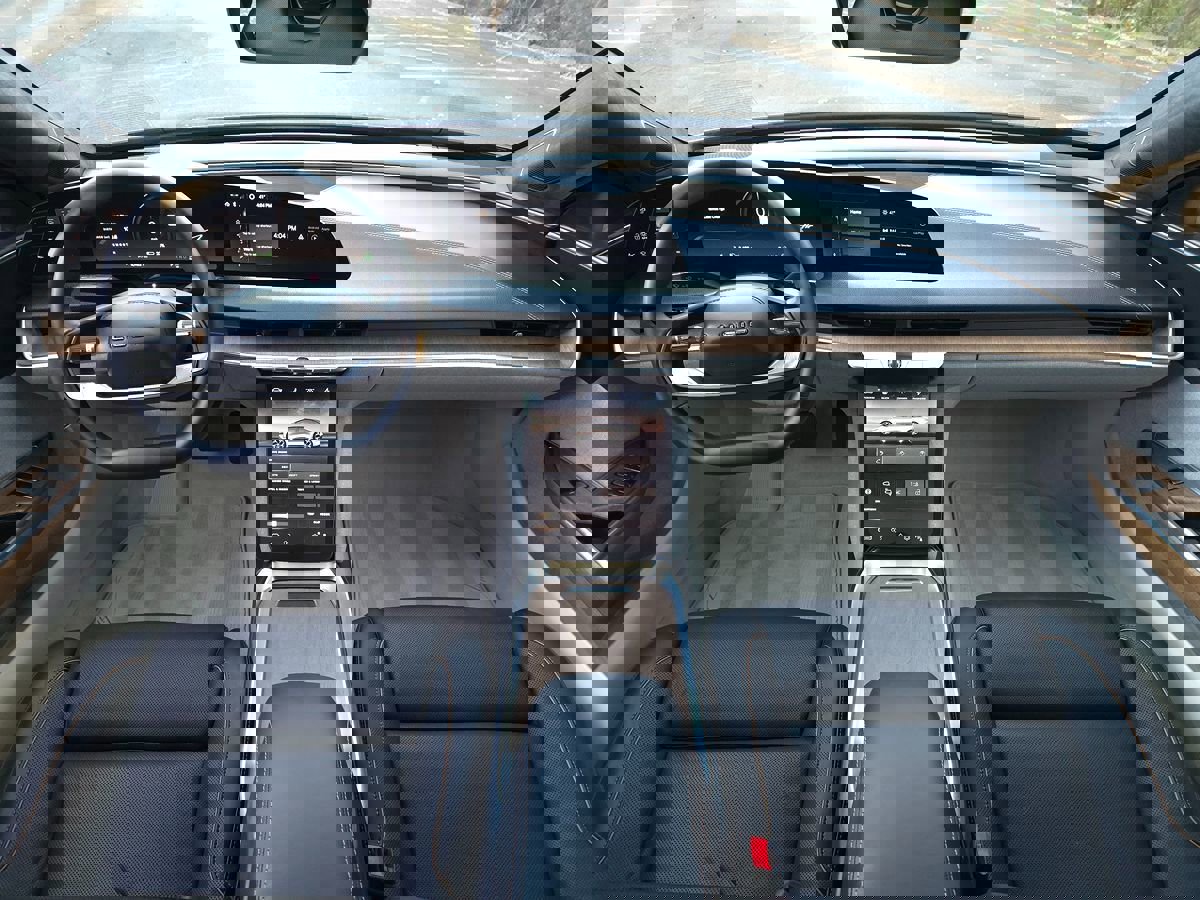 Used 2025 Lucid Air Pure image 8