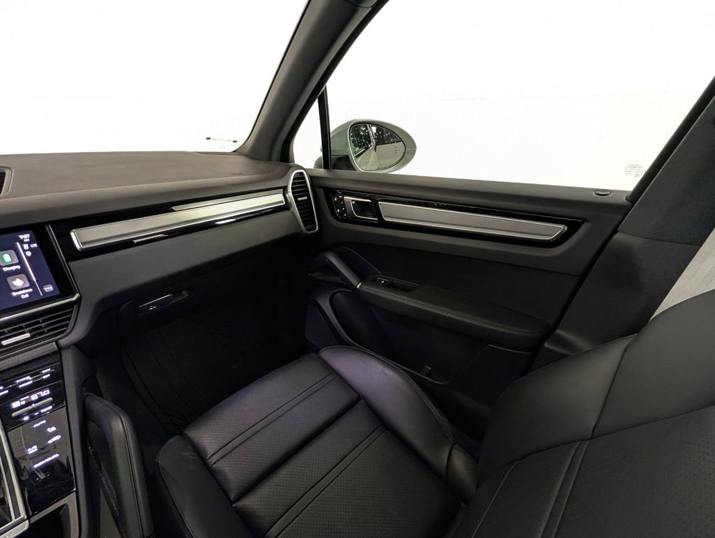 Certified 2023 Porsche Cayenne Platinum Edition image 21