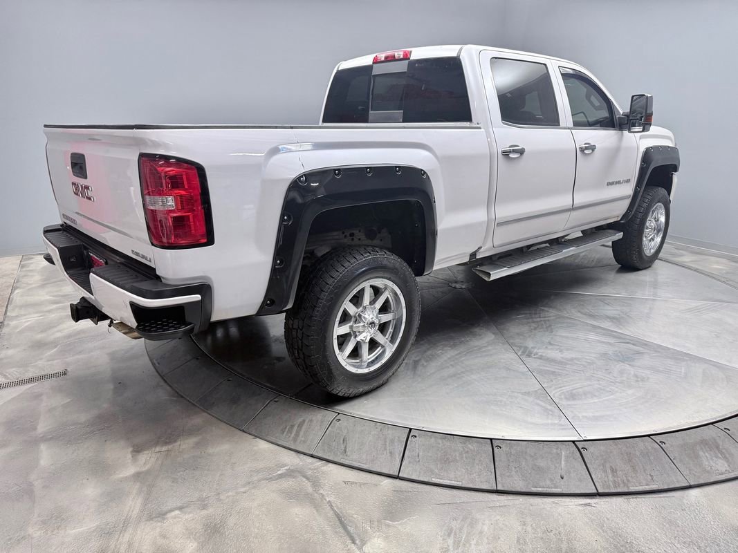 Used 2018 GMC Sierra 2500 Denali w/ Suspension Package, Off-Road AWD/4WD image 5