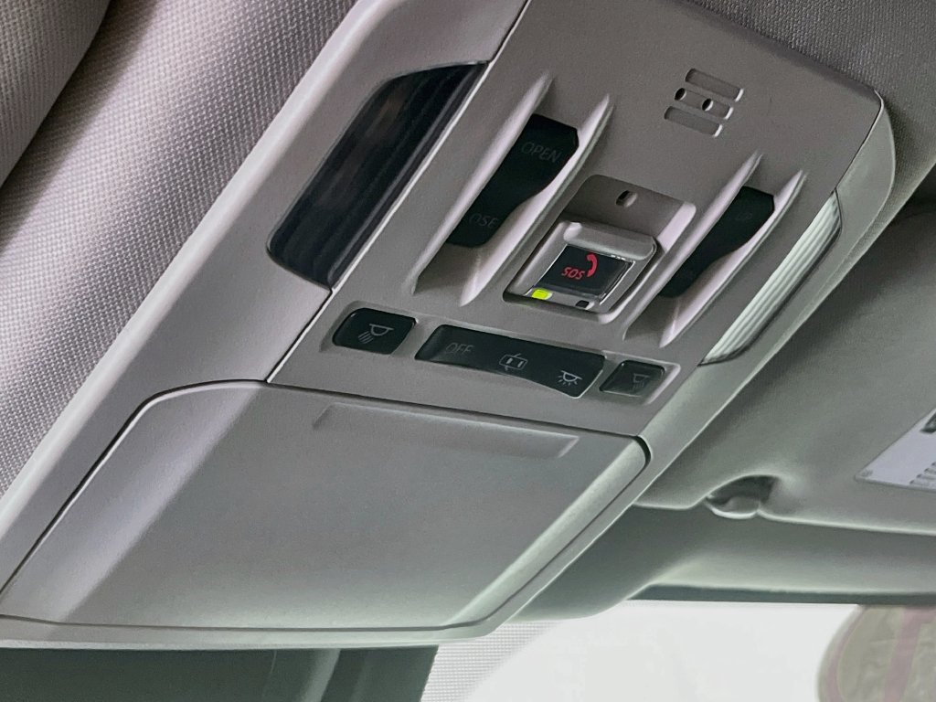 Used 2021 Toyota Highlander Limited FWD image 18