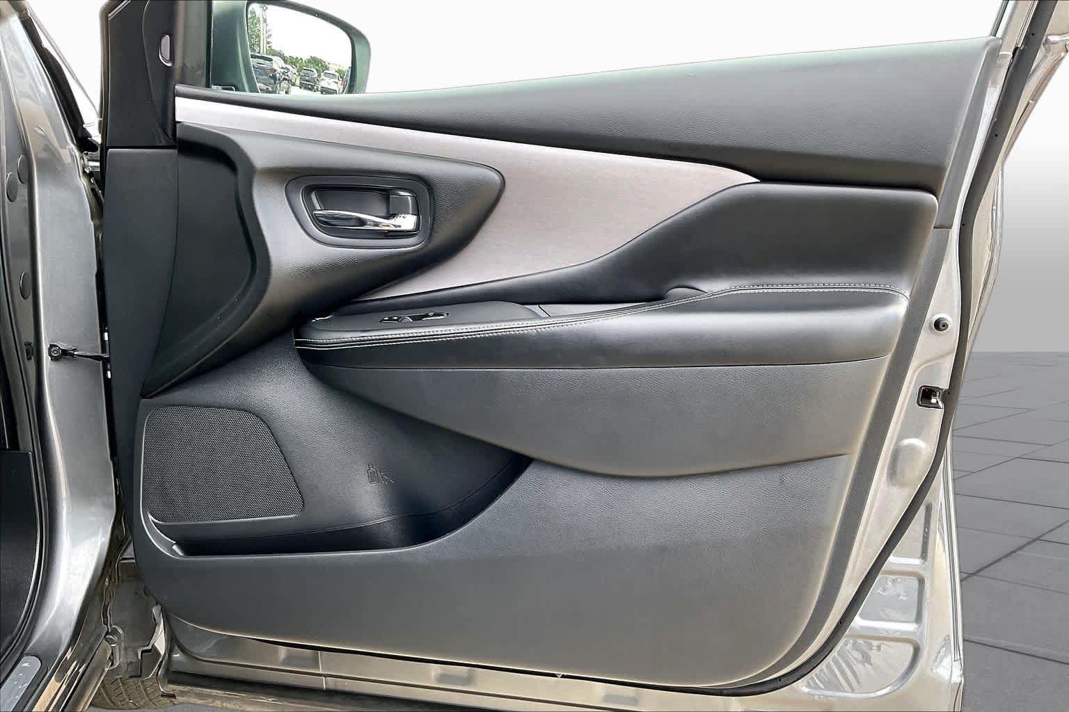 Used 2023 Nissan Murano SV FWD image 22