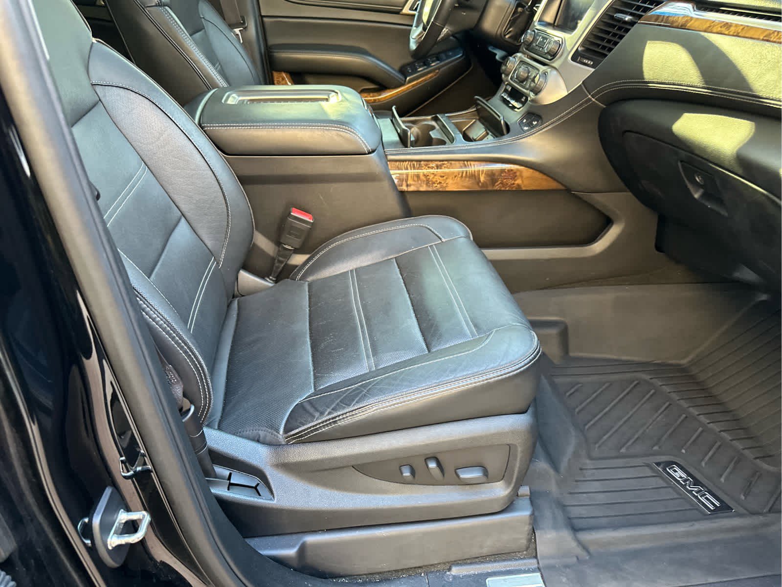 Used 2016 GMC Yukon XL Denali w/ Open Road Package image 7