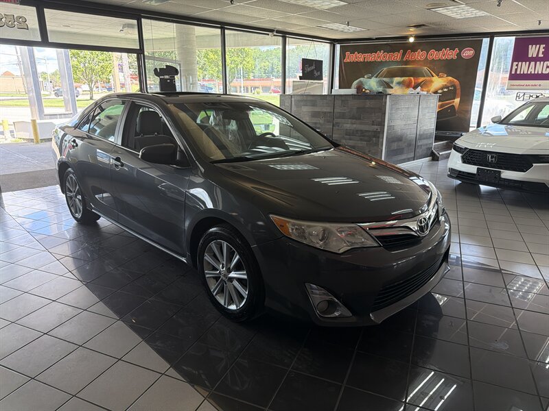 Used 2012 Toyota Camry XLE w/ Convenience Pkg FWD image 4