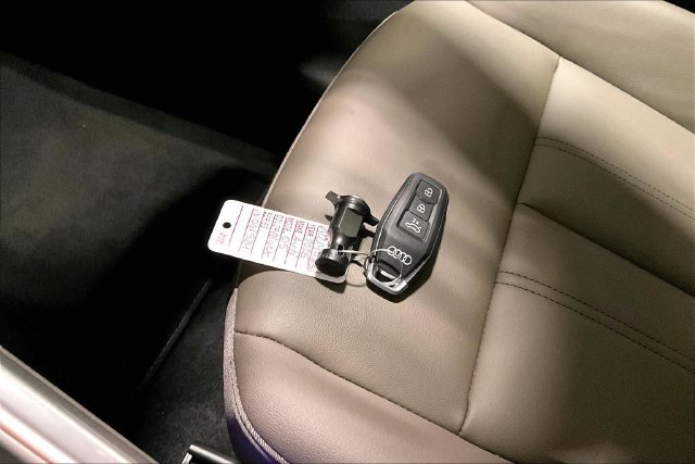 Used 2025 Audi Q5 Premium w/ Convenience Package AWD/4WD image 11