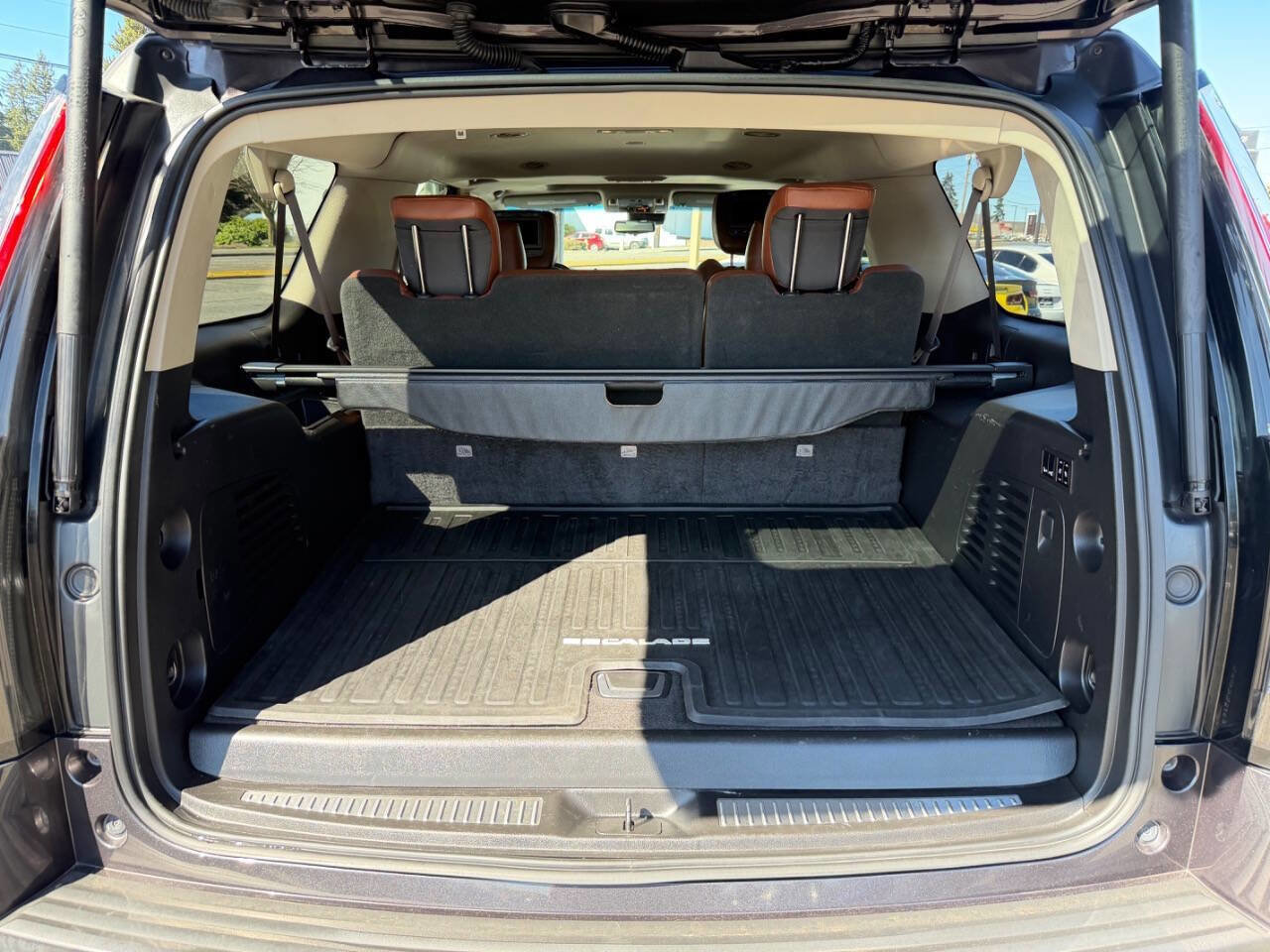 Used 2017 Cadillac Escalade ESV Luxury image 8