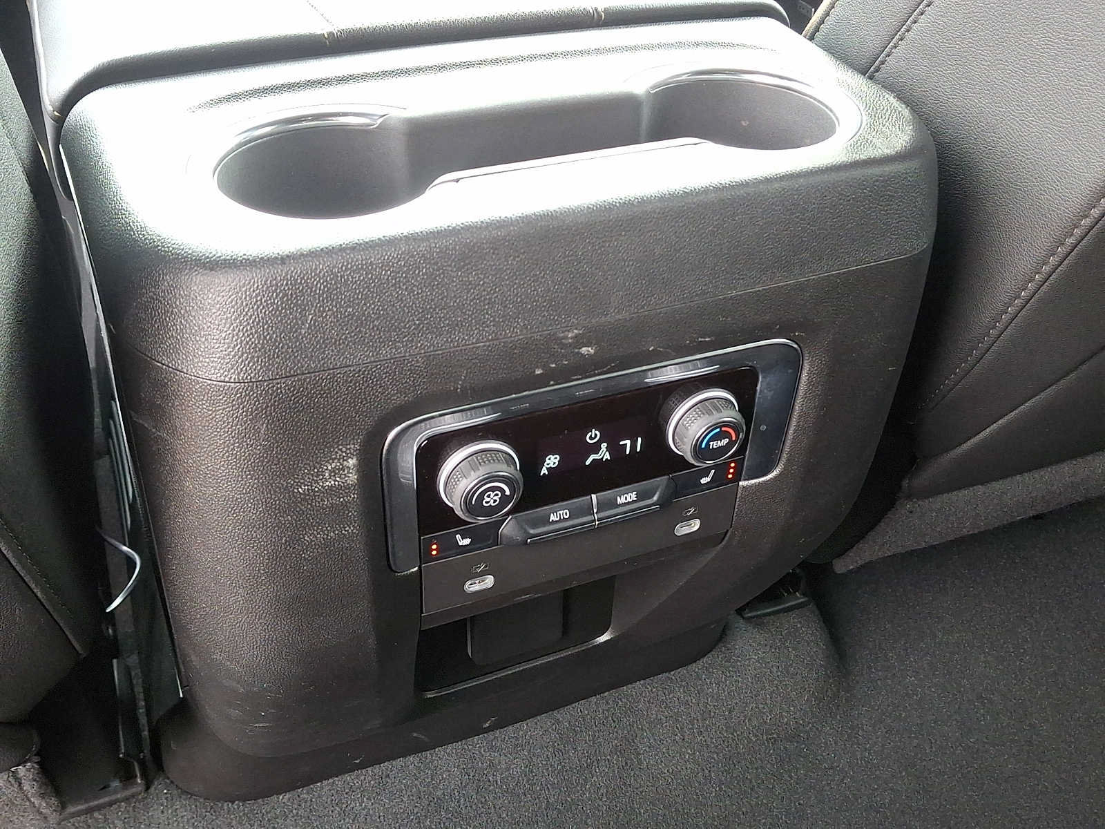 Used 2024 Chevrolet Tahoe Premier AWD/4WD image 11