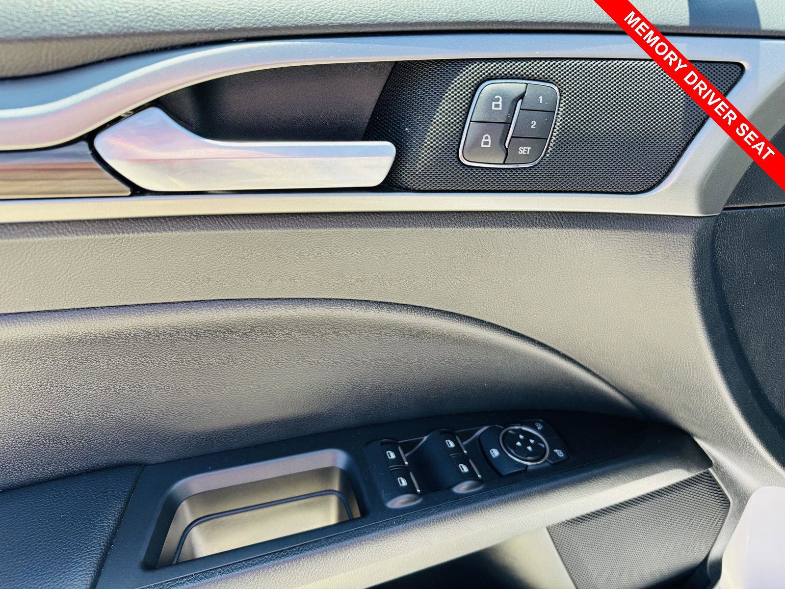 Used 2020 Ford Fusion SEL FWD image 12