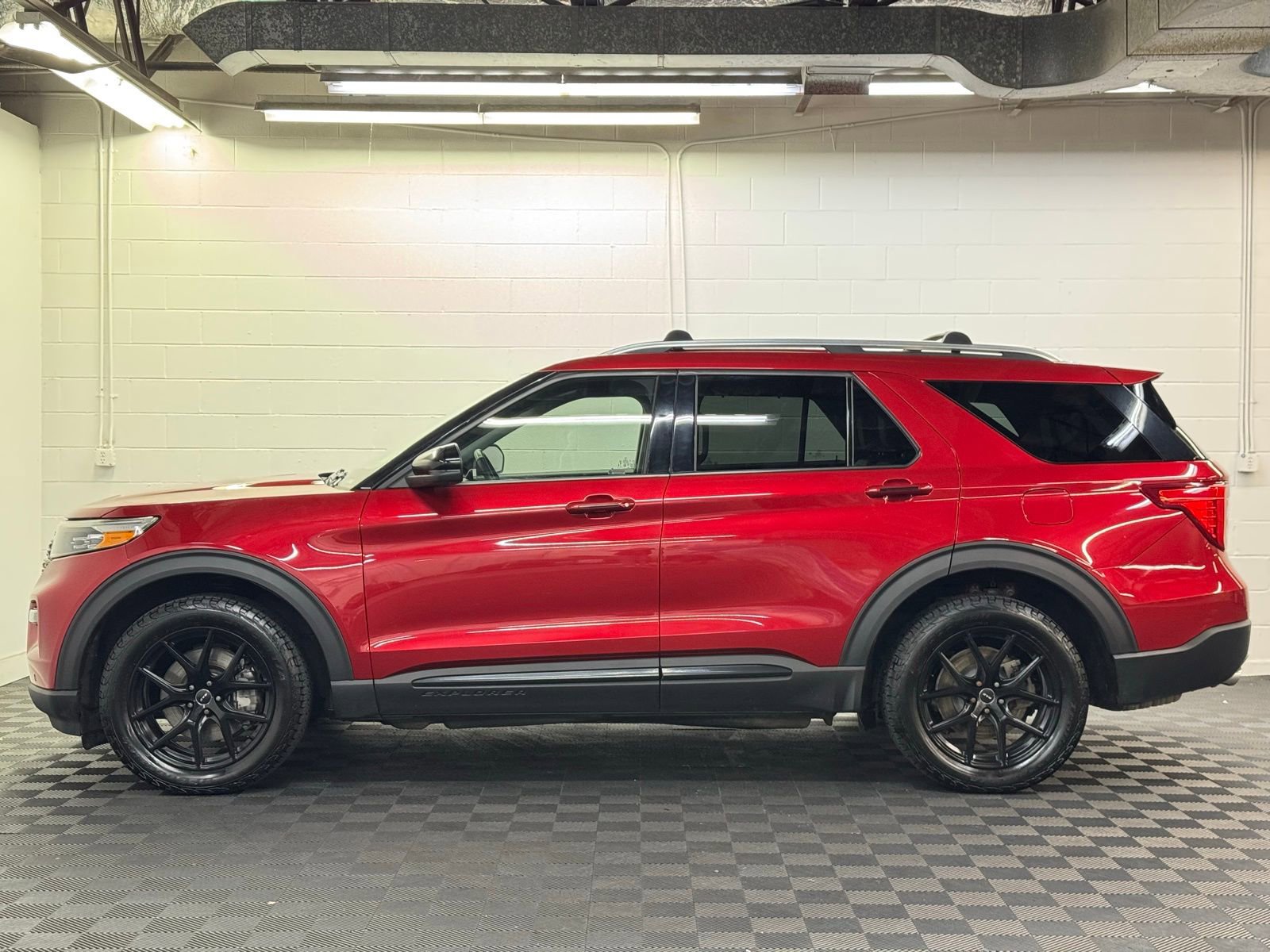 Used 2020 Ford Explorer Limited w/ Equipment Group 310A image 4