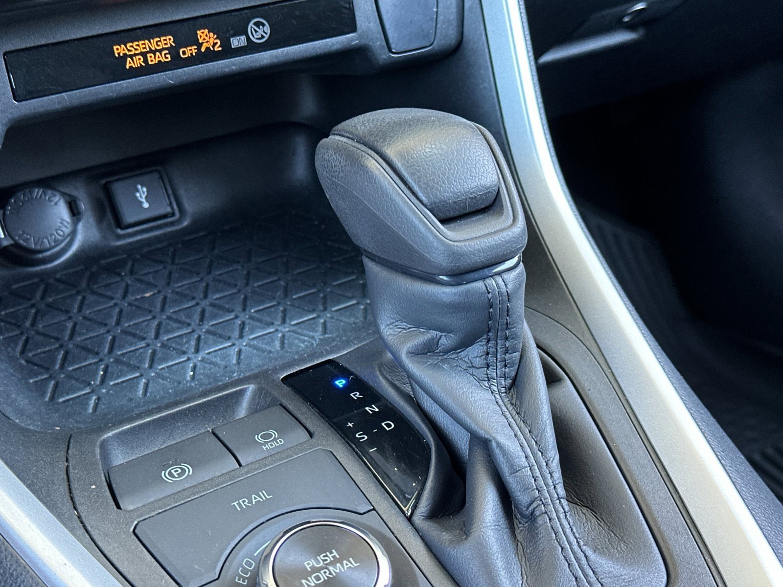 Used 2022 Toyota RAV4 LE image 21