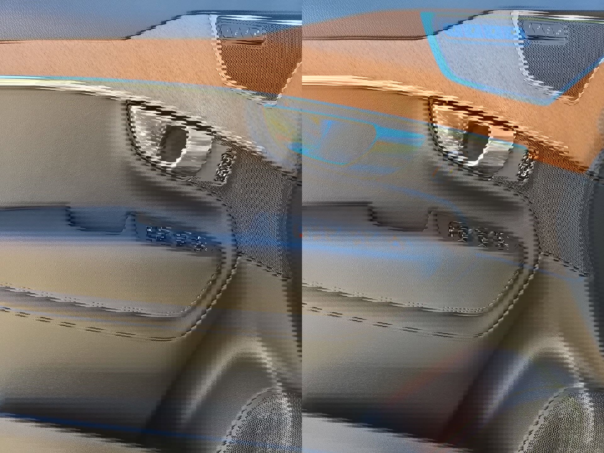 Used 2025 Volvo XC90 B5 Plus w/ Protection Package Premier image 15