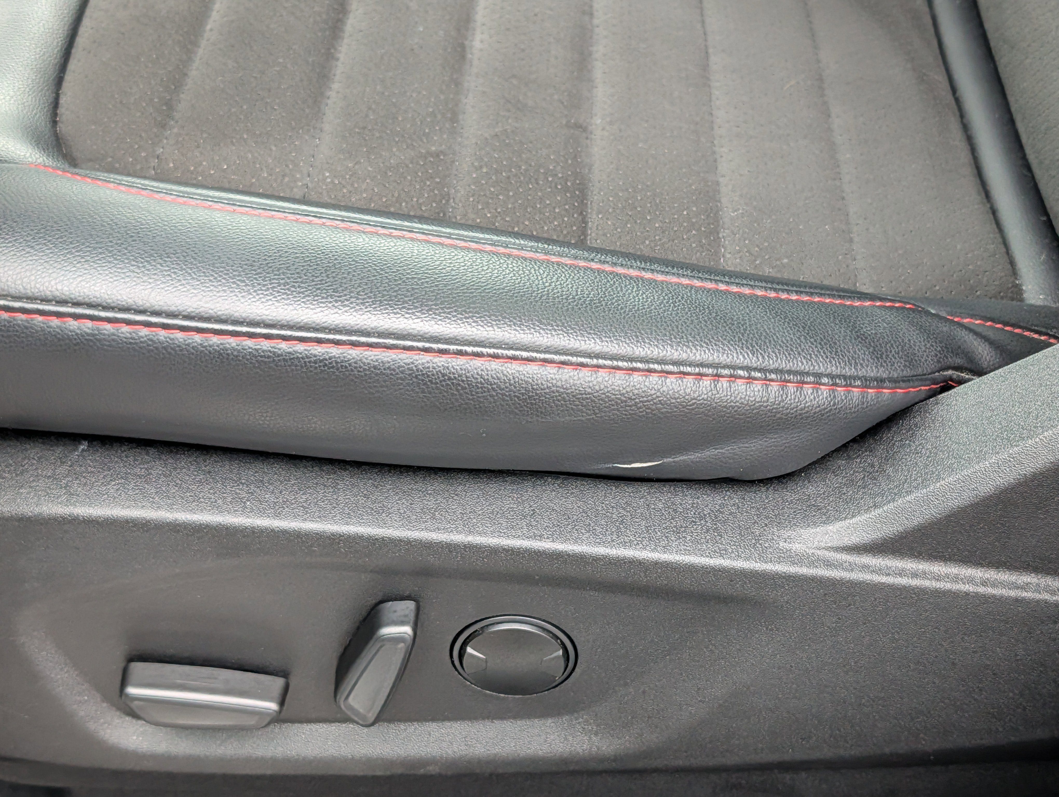 Used 2024 Ford Edge ST-Line image 11