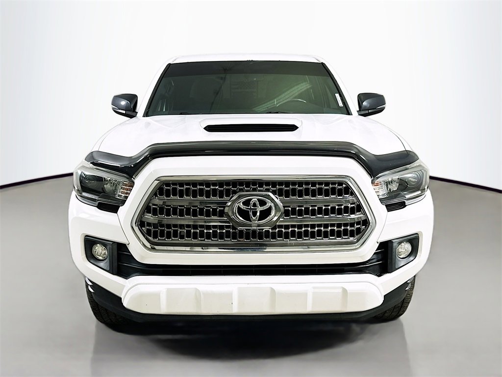 Used 2017 Toyota Tacoma TRD Sport w/ Tow Package image 2