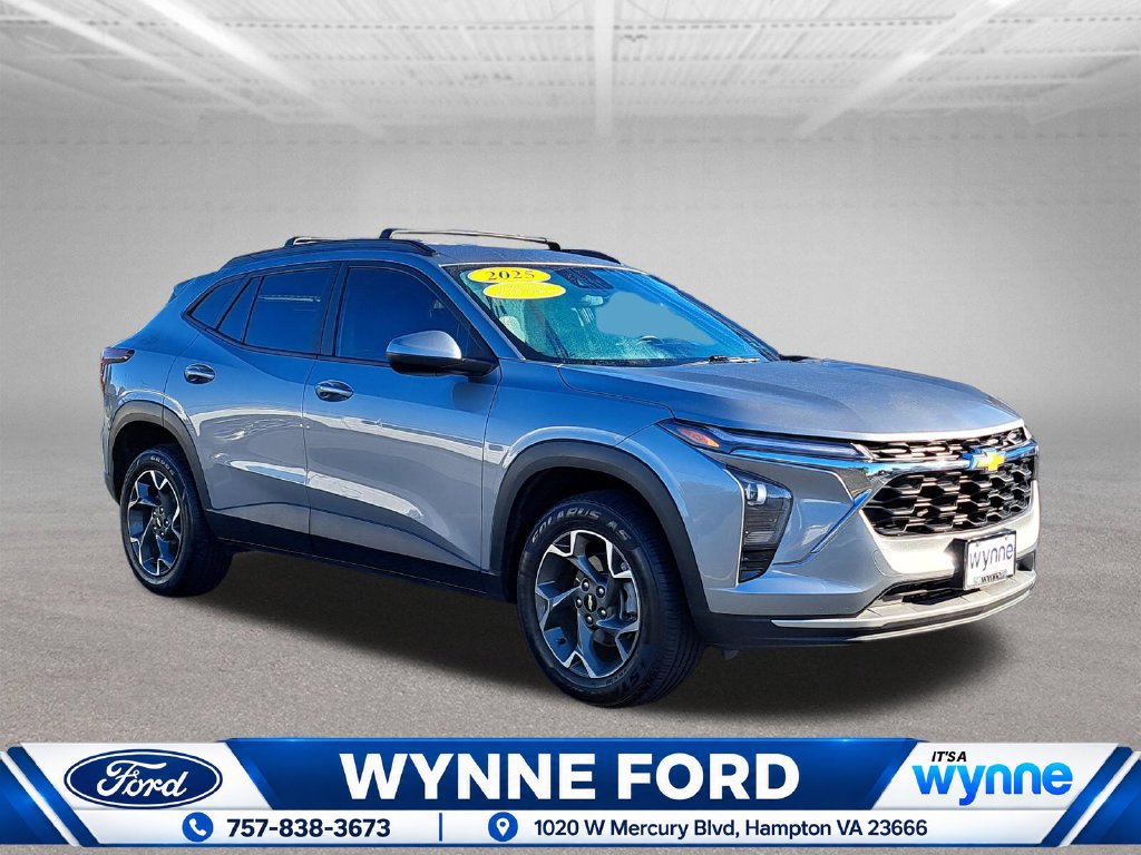 Used 2025 Chevrolet Trax LT w/ Driver Confidence Package FWD 360° Tour