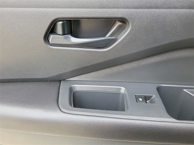 Used 2025 Nissan Pathfinder SV image 18