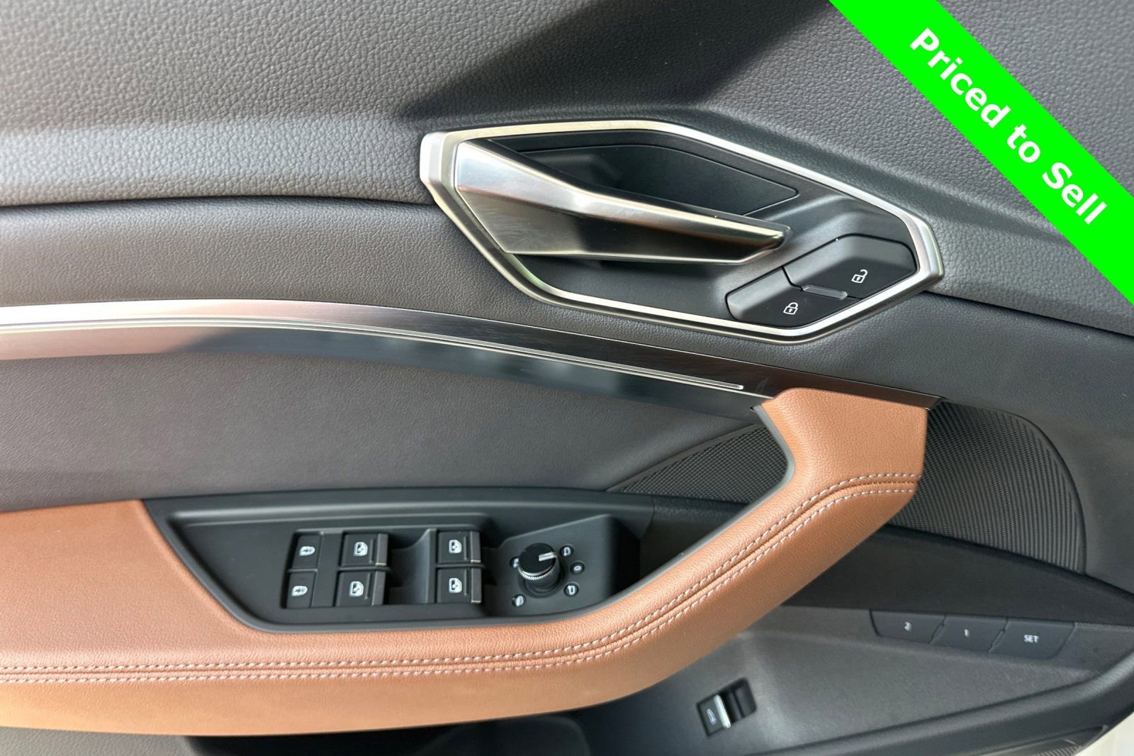 Used 2024 Audi Q8 e-tron Premium image 12