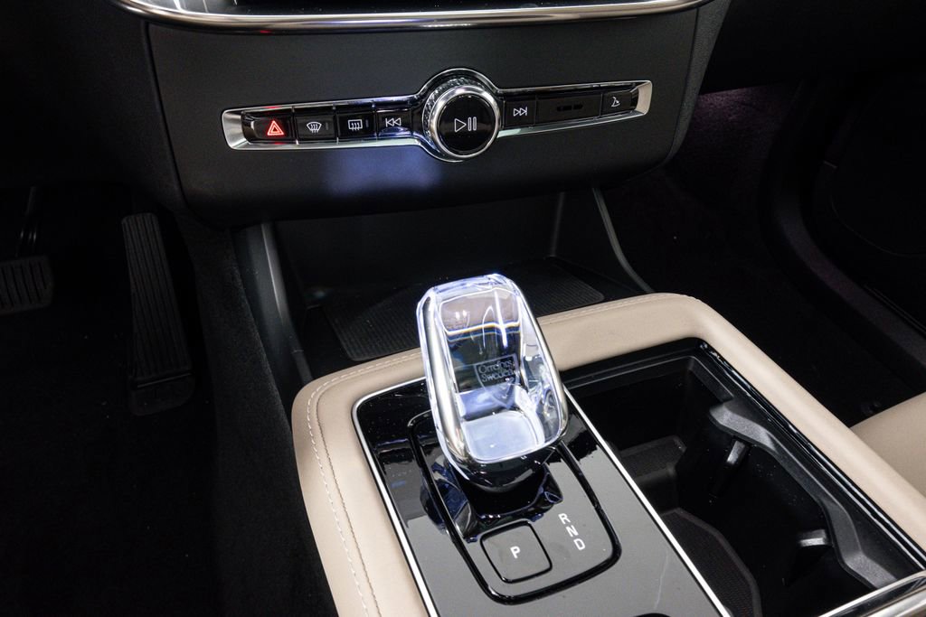 Certified 2026 Volvo XC90 B6 Plus w/ Protection Package Premier image 33