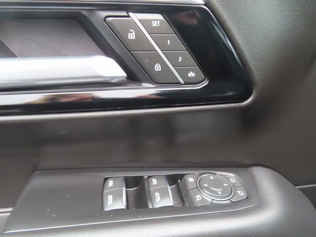 Certified 2025 Chevrolet Suburban Premier image 11