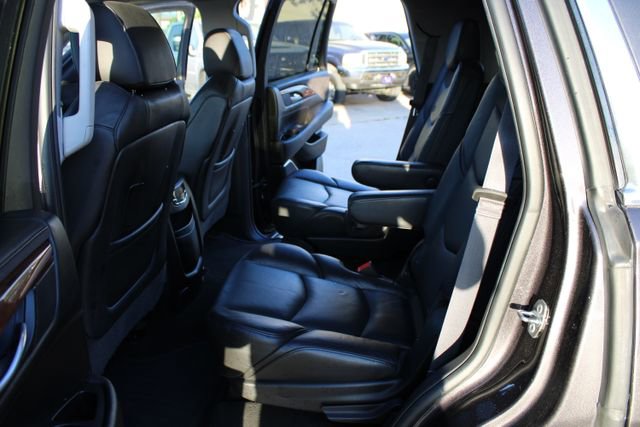 Used 2016 Cadillac Escalade Luxury RWD image 41
