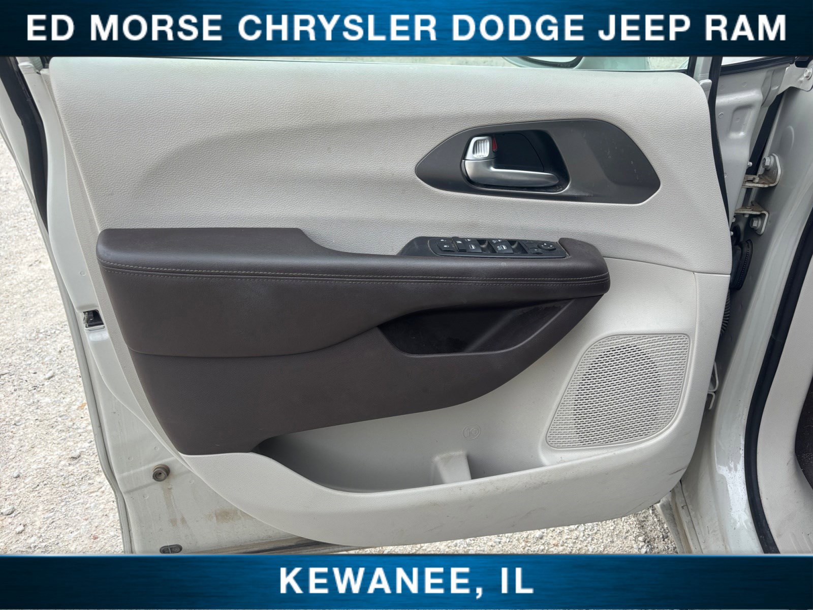 Used 2019 Chrysler Pacifica Touring-L FWD image 27