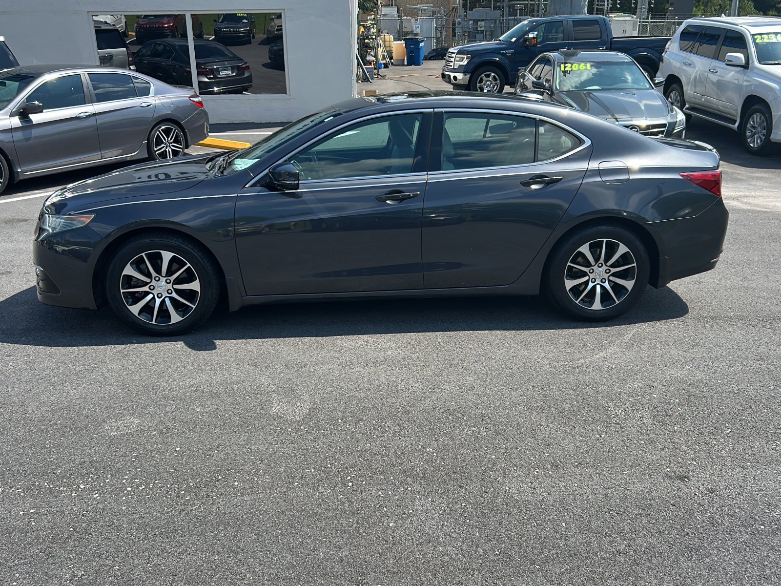 Used 2016 Acura TLX w/ Technology Package FWD image 2