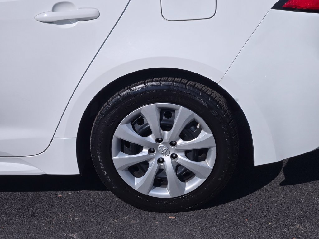 Used 2022 Toyota Corolla LE FWD image 19