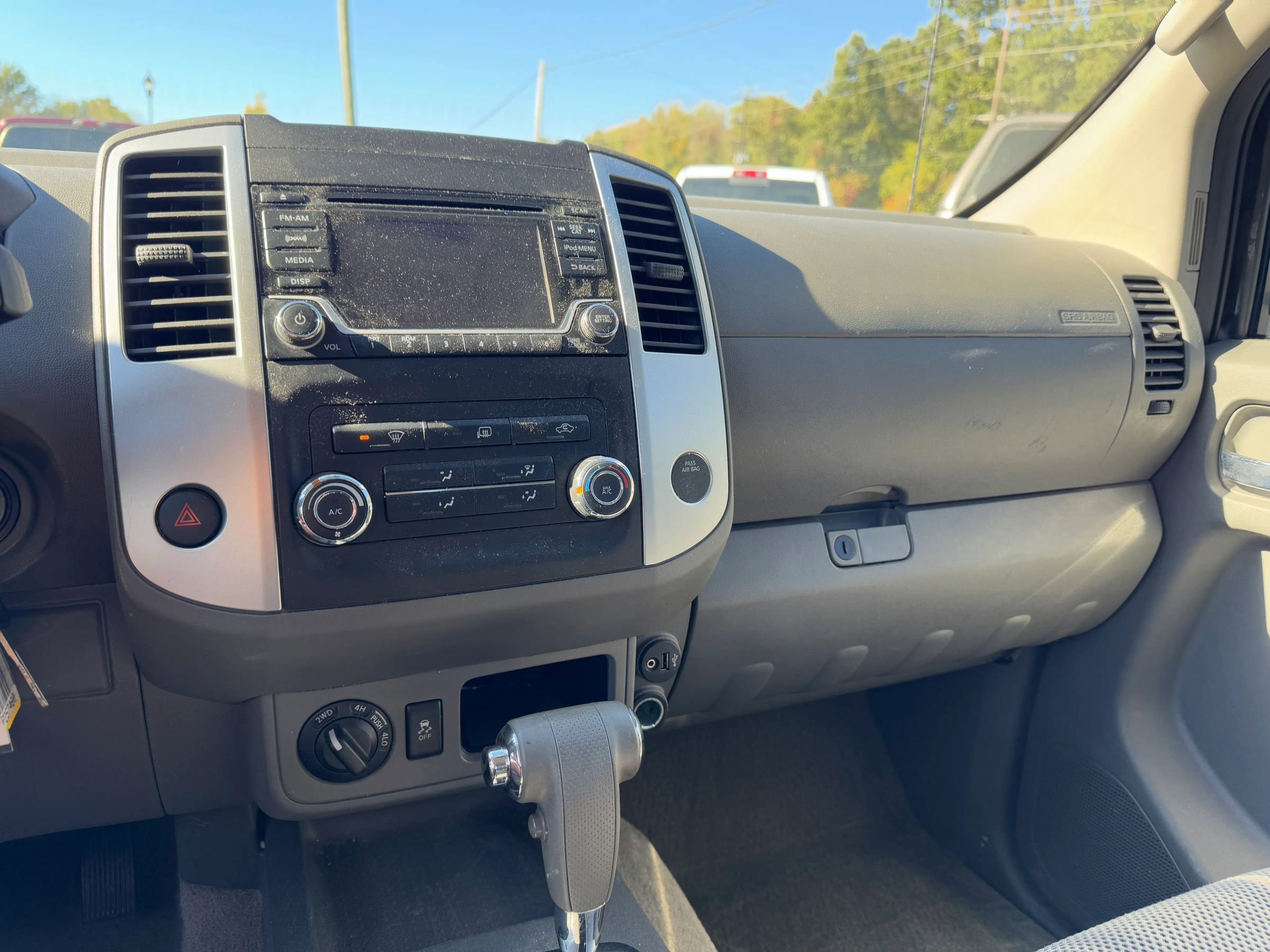 Used 2018 Nissan Frontier SV image 19