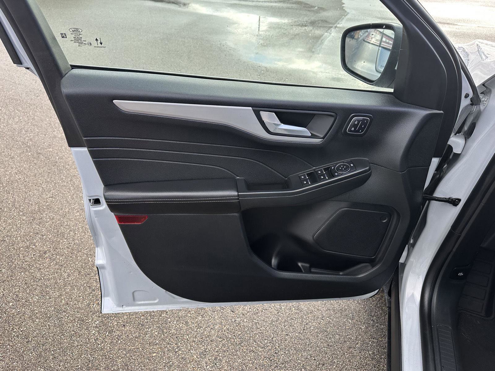 Used 2025 Ford Escape Platinum image 17