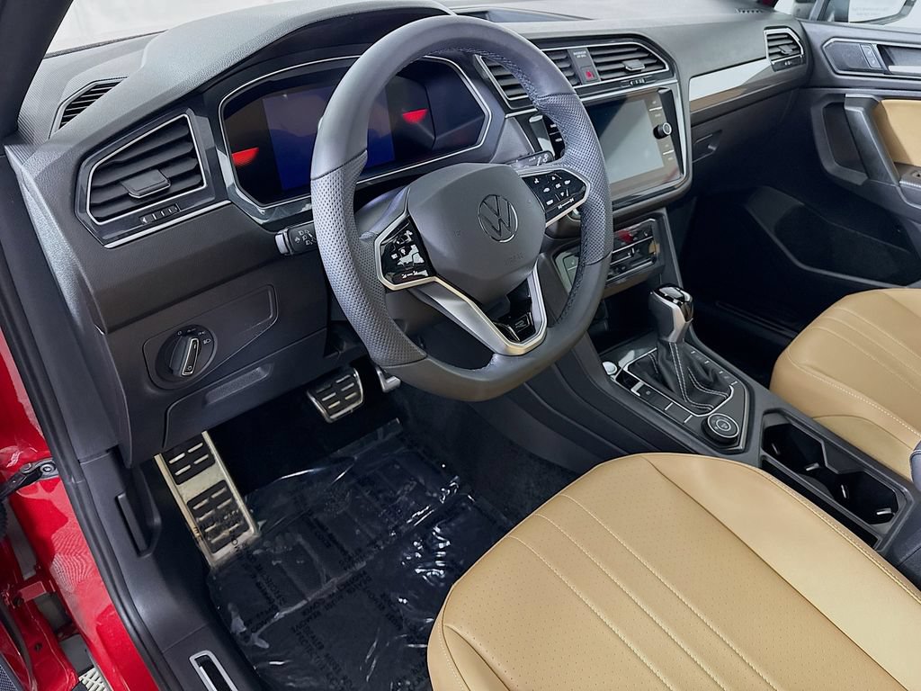 Used 2024 Volkswagen Tiguan SE R-Line AWD/4WD image 18