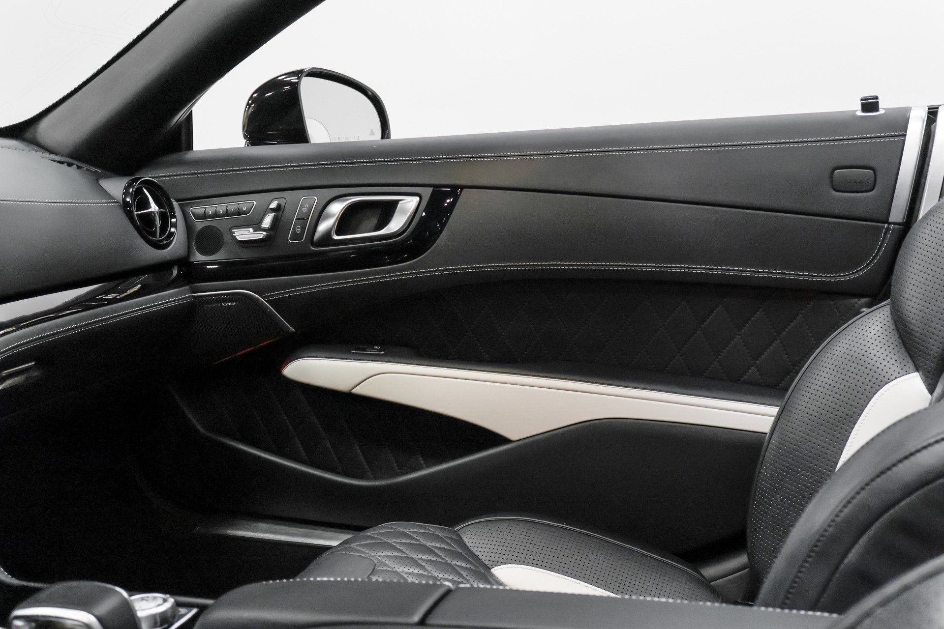 Used 2015 Mercedes-Benz SL 63 AMG w/ Driver Assistance Package image 23