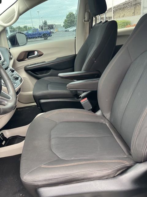 Used 2017 Chrysler Pacifica Touring w/ Tire & Wheel Group image 12