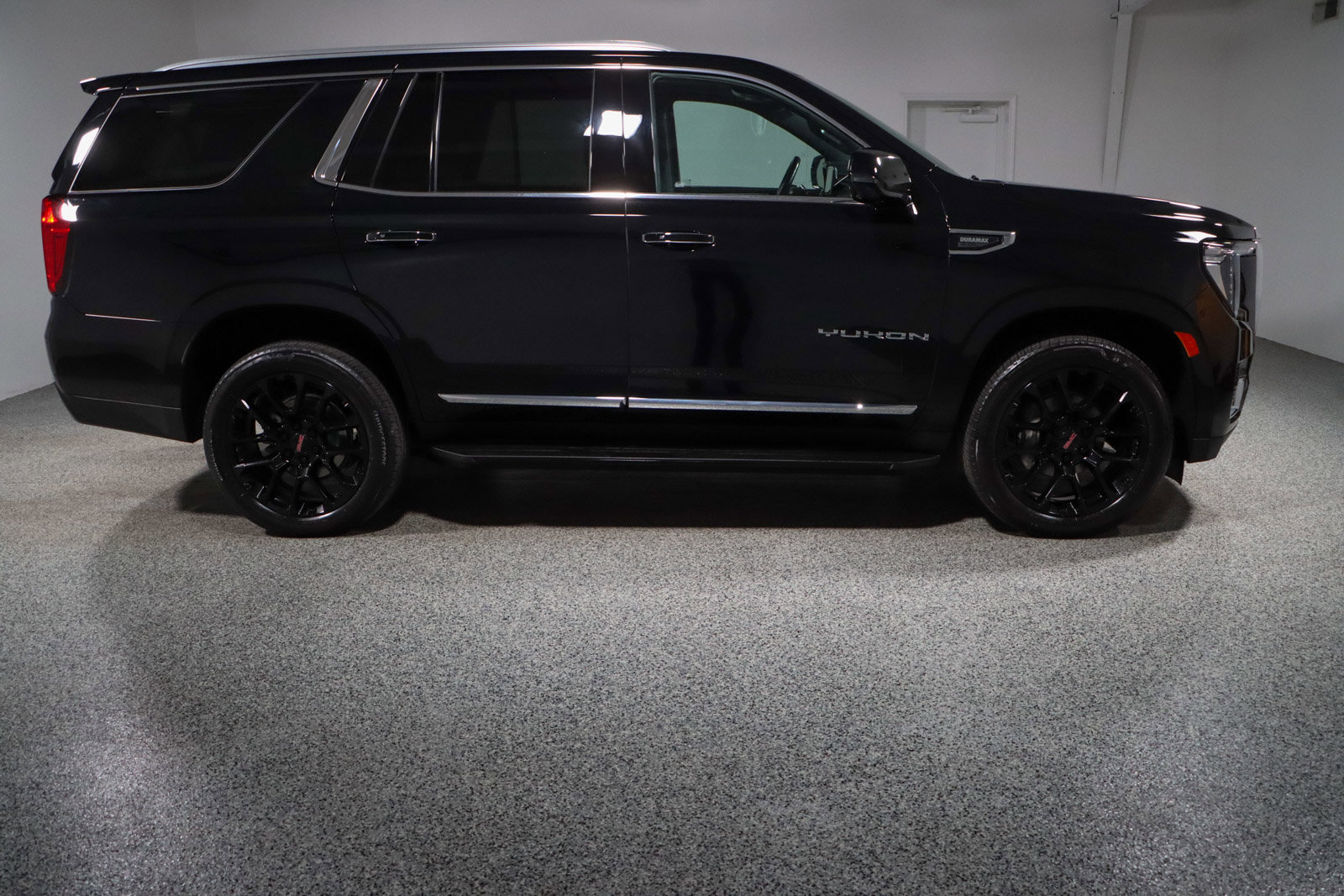 Used 2023 GMC Yukon SLT w/ SLT Luxury Package image 6