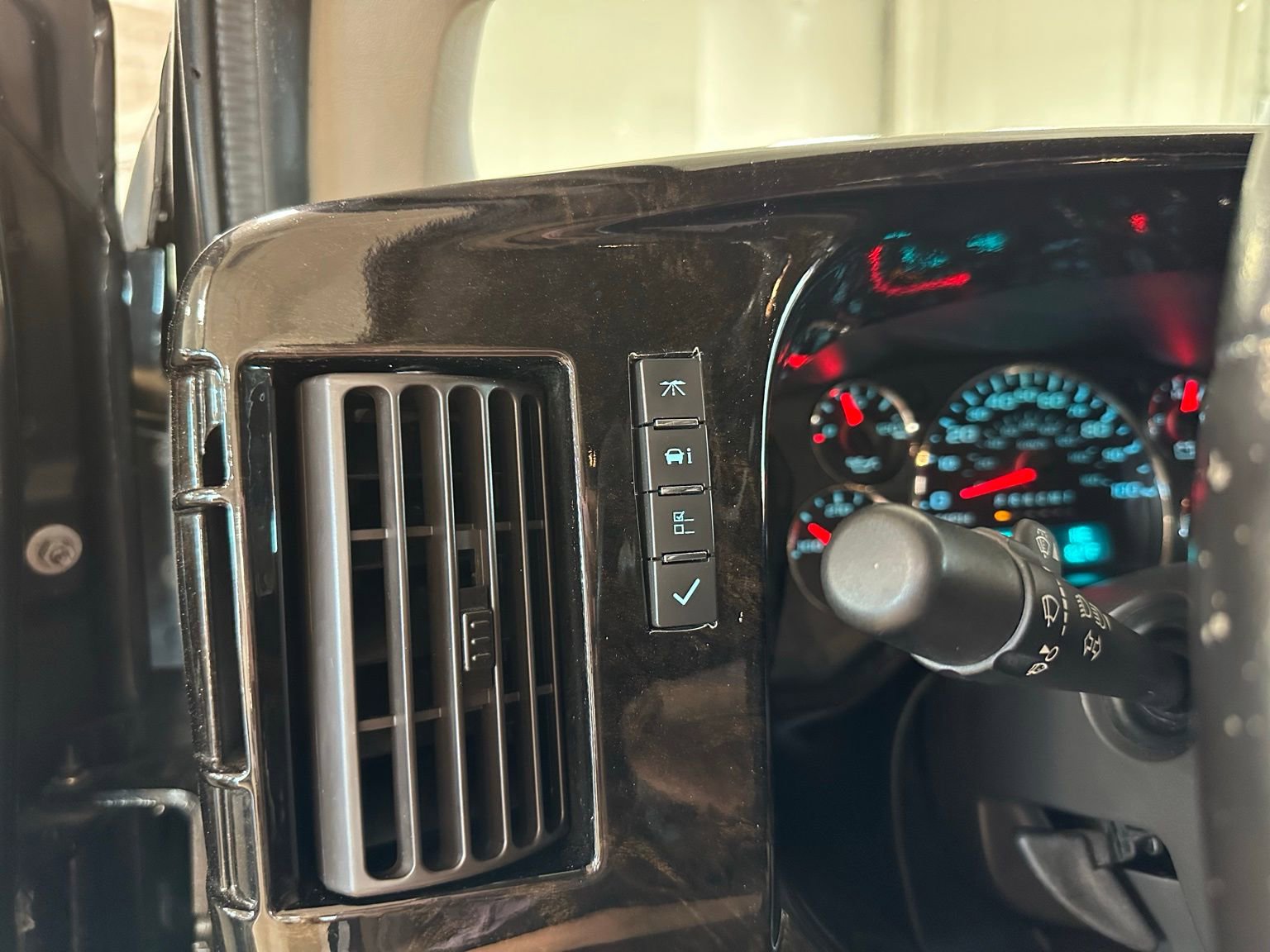 Used 2021 Chevrolet Express 2500 LS w/ Enhanced Convenience Package image 24