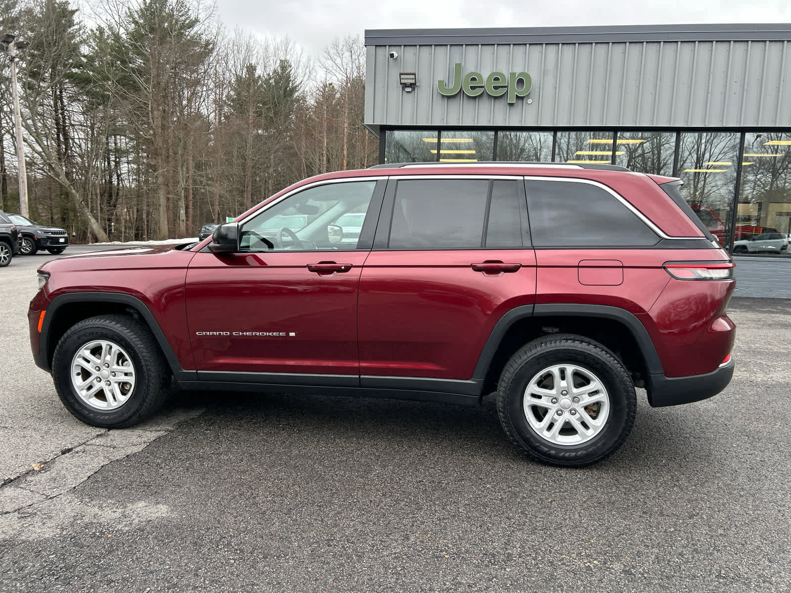 Used 2022 Jeep Grand Cherokee Laredo w/ Luxury Tech Group I image 9