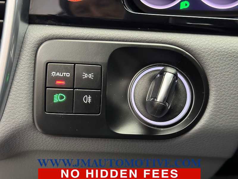 Used 2023 Porsche Cayenne Platinum Edition image 30