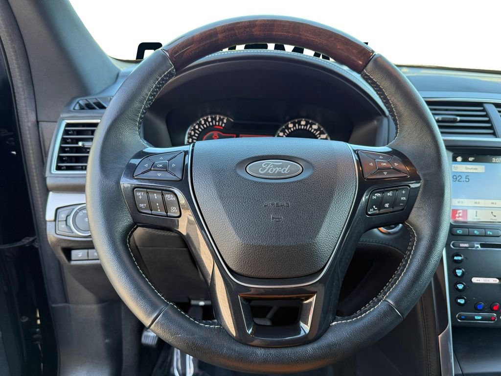 Used 2017 Ford Explorer Platinum image 14