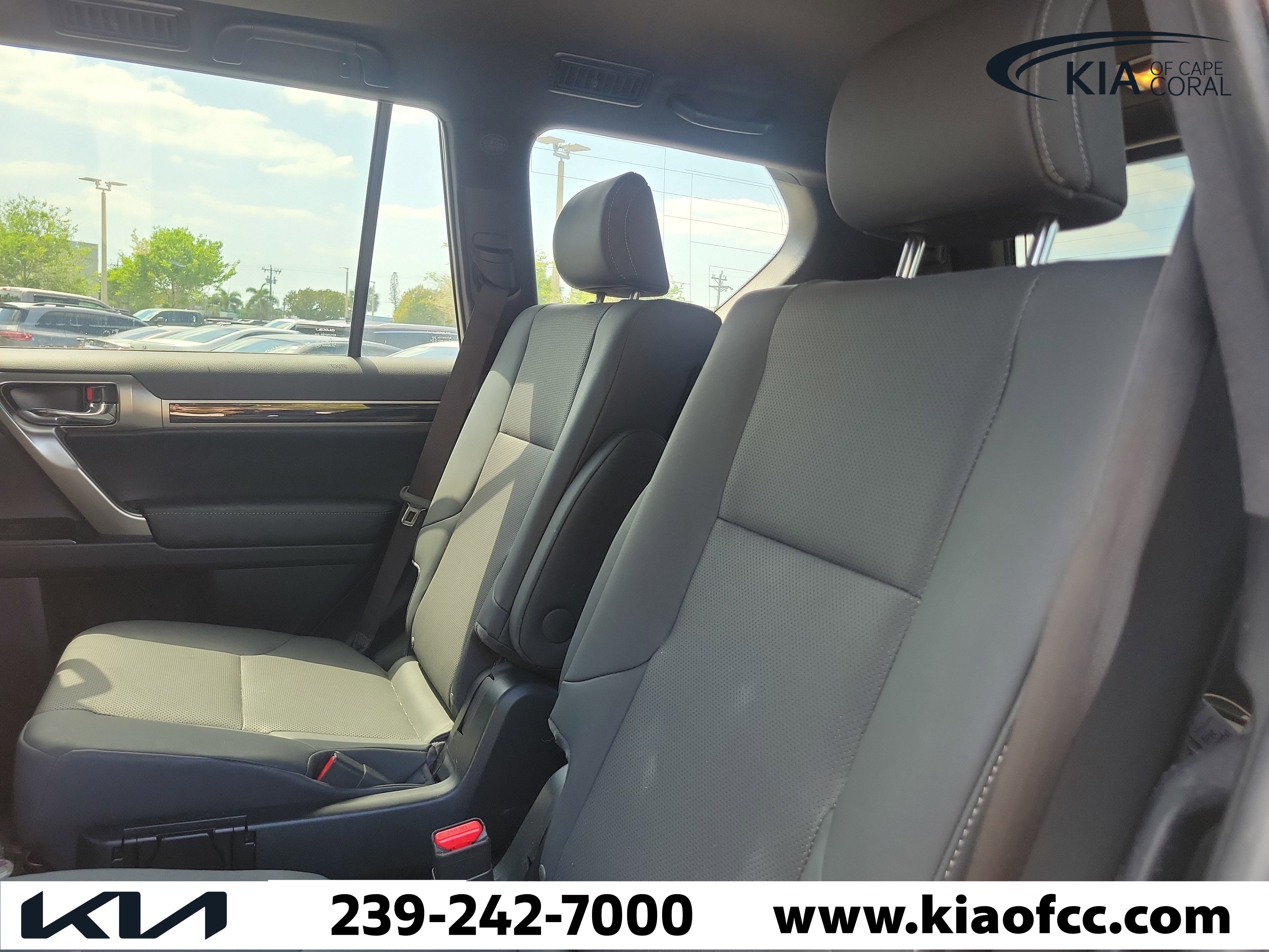 Used 2023 Lexus GX 460 Premium w/ Accessory Package image 12