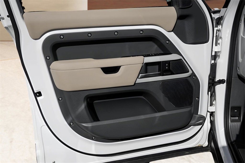 Used 2024 Land Rover Defender 110 X-Dynamic SE image 24