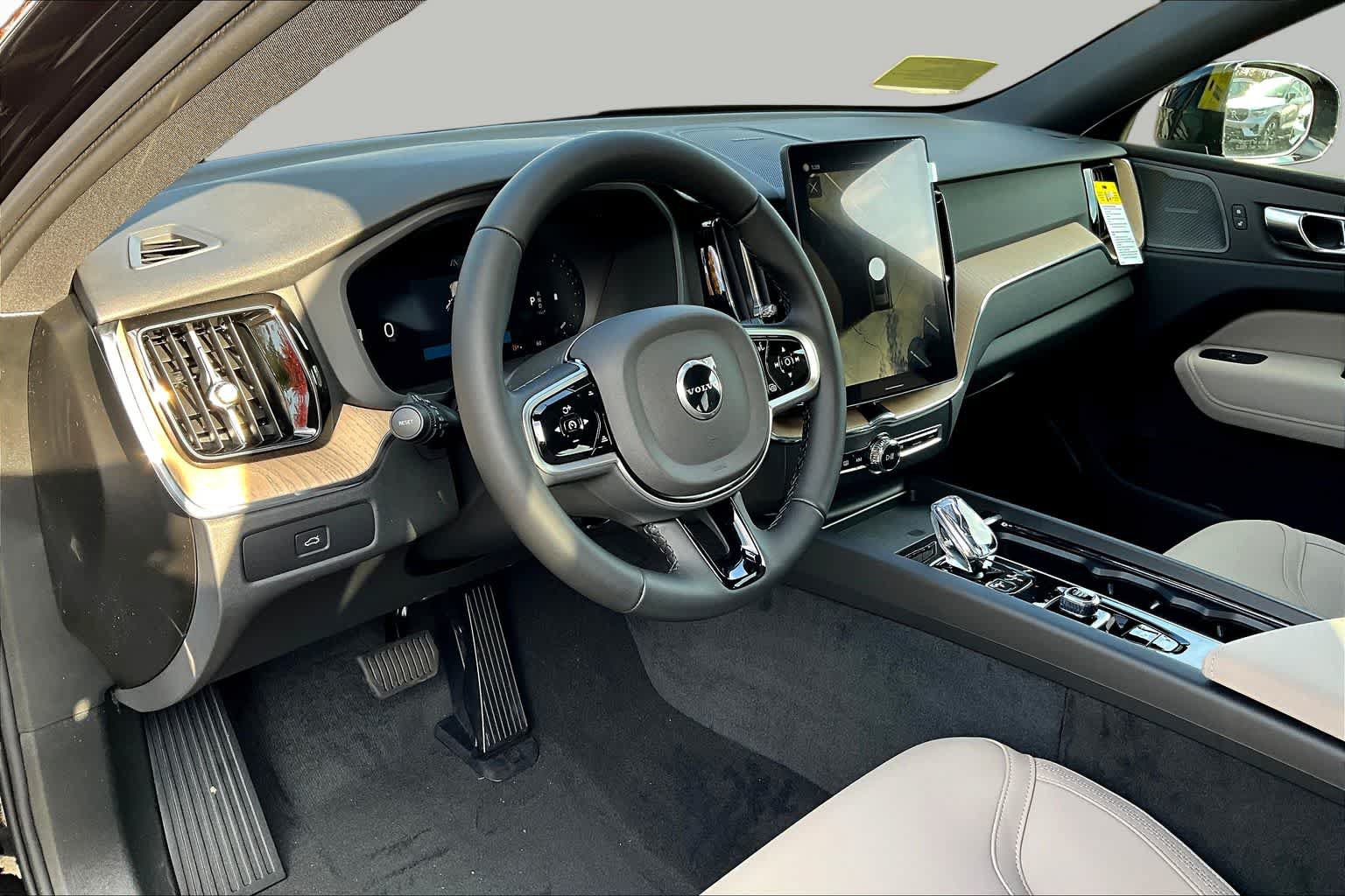 New 2026 Volvo XC60 B5 Plus w/ Protection Package Premier AWD/4WD image 9