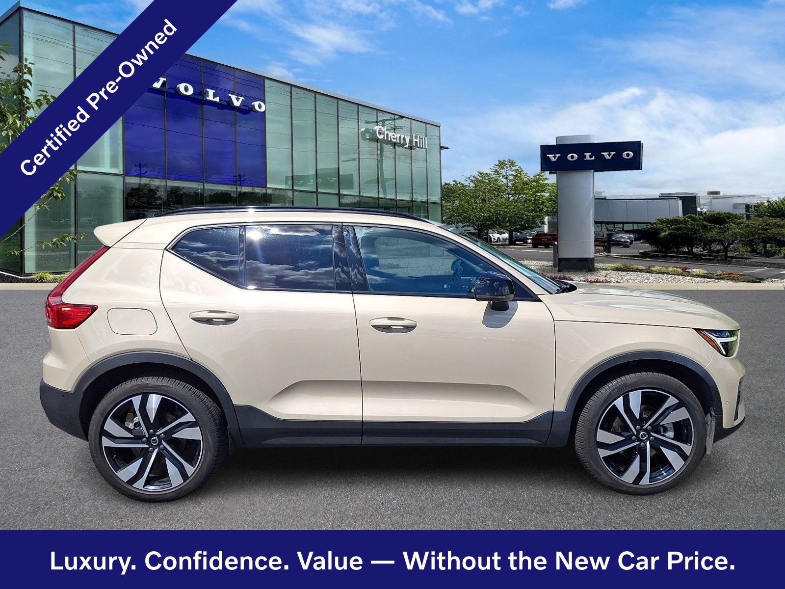Certified 2025 Volvo XC40 B5 Ultra AWD/4WD image 8