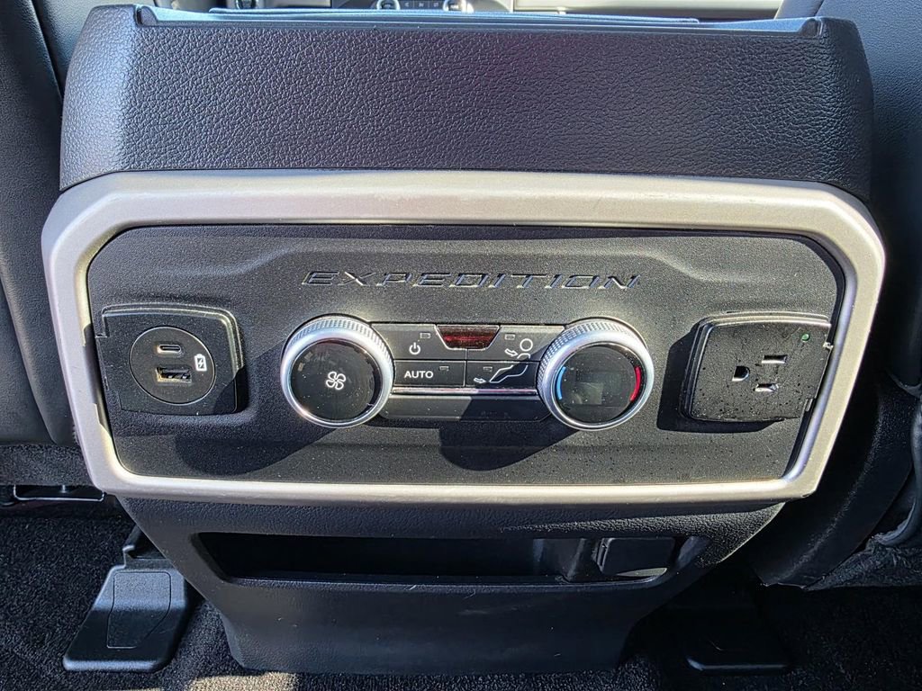 Used 2022 Ford Expedition XLT image 30