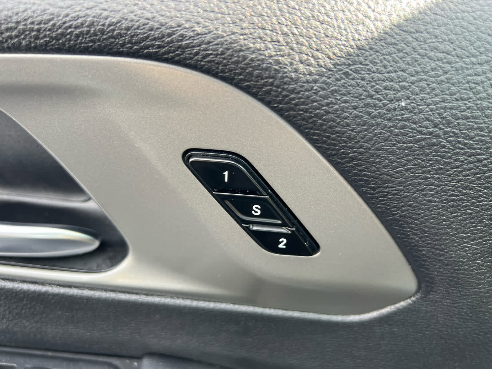 Used 2025 Chrysler Pacifica Select FWD image 16